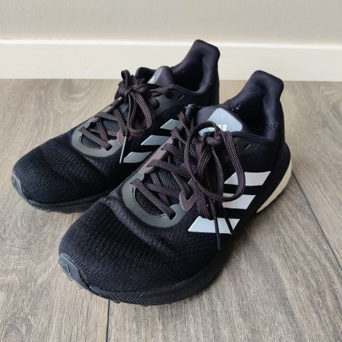 ADIDAS · ASTRARUN LØPESKO DAME str 36 2/3