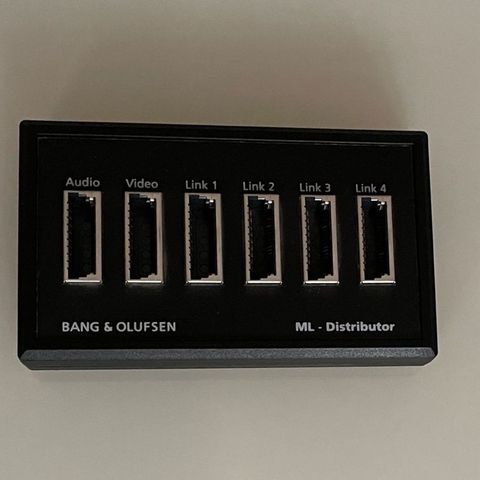 Bang & Olufsen Masterlink distribution boks ønskes kjøpt.