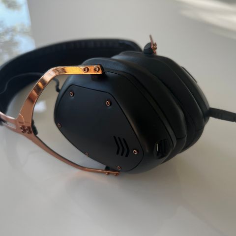 ENESTE PÅ FINN.NO:  V-MODA Crossfade 2 Wireless