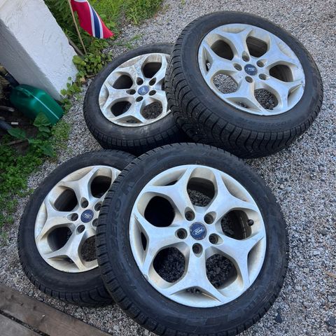 Ford 205,55,R16 5X108 Et50 vinterdekk 2017 8mm pirrelli dekk