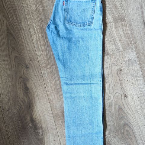 501 Levi's crop jeans