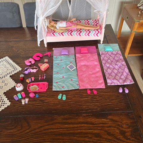 Barbie sleepover set