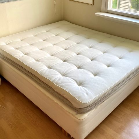 (RESERVERT) IKEA SULTAN SENG 160 x 200 GIS BORT inkludert to overmadrasse