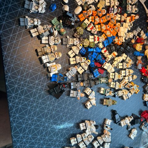 LEGO starwars 300+ minifigurer!