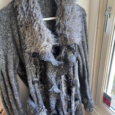 Fluffy cardigan med belte