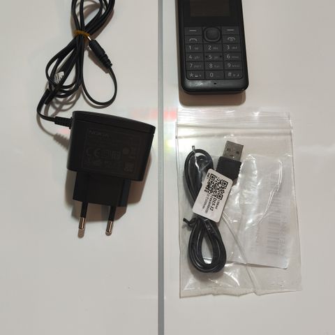 Komplett "Vintage" Nokia 100 Pakke Fra 2011 • Vegg Lader & Ny Usb Lader •