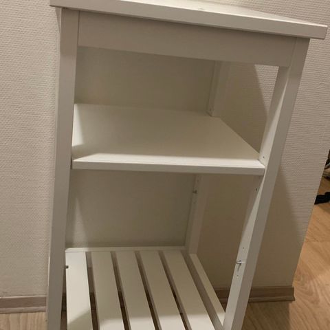 Hemnes hylle