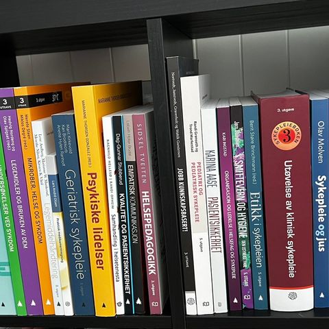 Pensumbøker til sykepleierutdanning 1-3 år