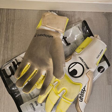 Uhlsport keeperhansker selges