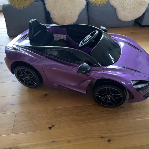 Flott lilla elbil McLaren for barn