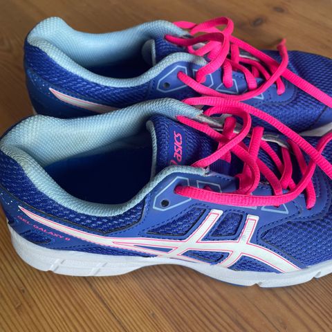 Asics sko, nesten nye. Str. 37