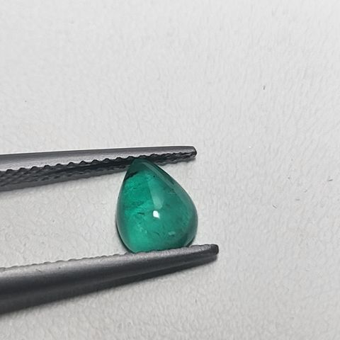 Natural Smaragd/ Emerald som har cca 0.90 CT