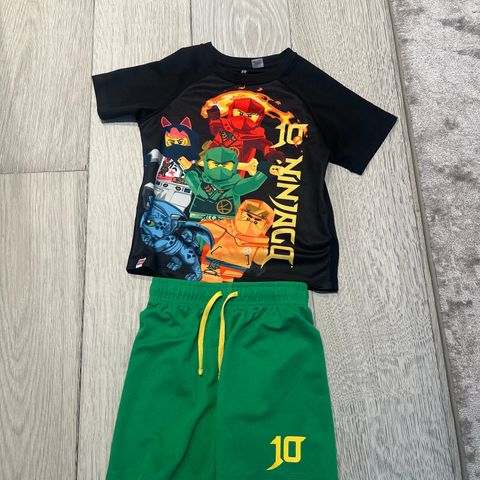 Ninjago shorts + T-skjorte str 116