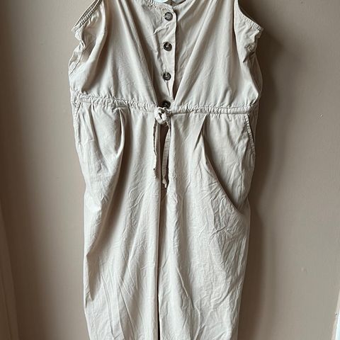 Jumpsuit med lommer i str.46