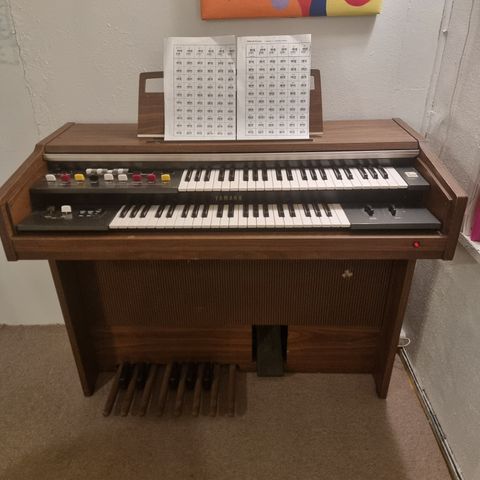Yamaha orgel med rytmeboks