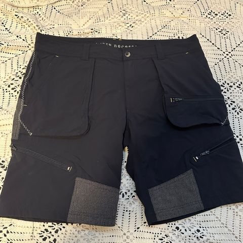 Meget pent og lite brukt Pelle P (XXL) shorts selges