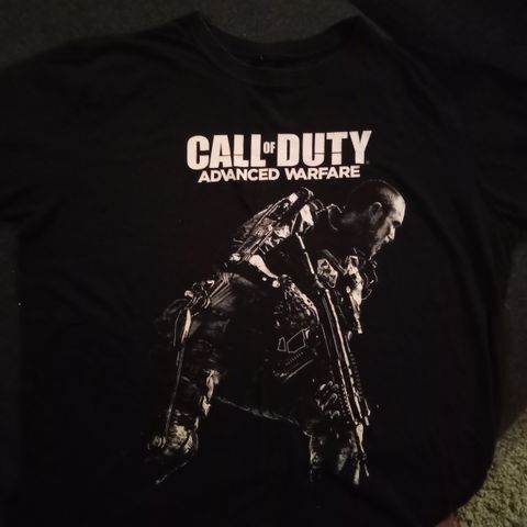 Call of duty Advançed warfare t-skjorte selges (L)