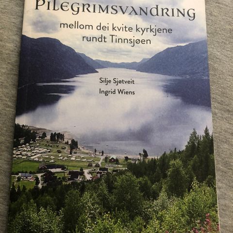 Pilgrimsvandring mellom dei kvite kyrkjene rundt Tinnsjøen
