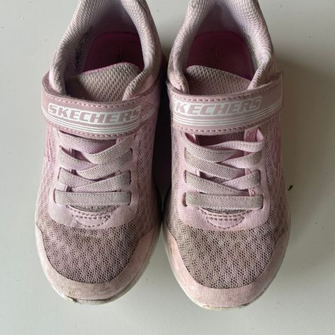 Joggesko skechers str 27