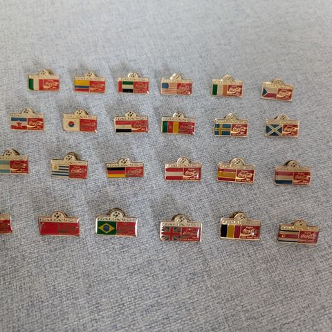 Italia VM 1990 pins