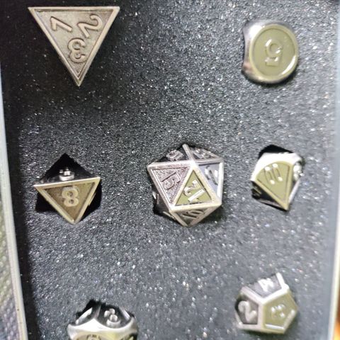 Diehard dice gothica battleworn silver set