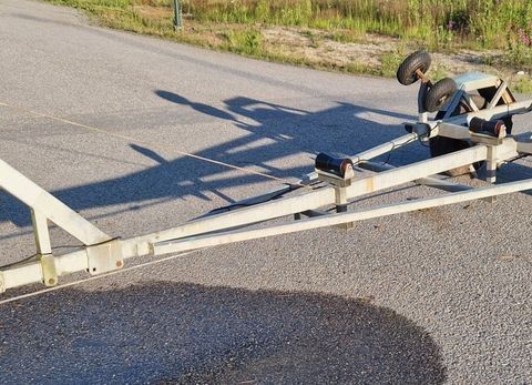 Fogelsta båthenger med brems, 850 kg. Nypris i dag er over 30.000 kr