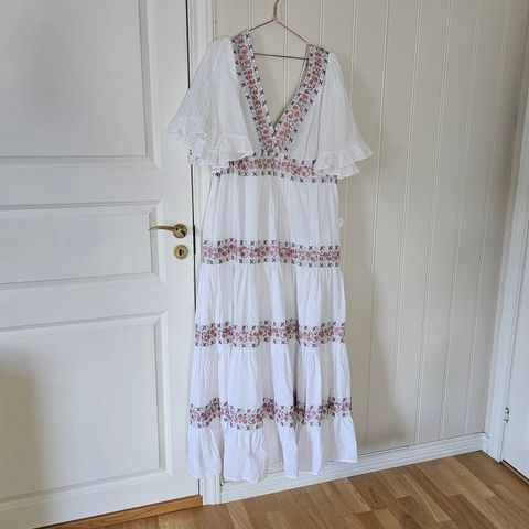 ByTimo Embroidery Maxi Dress