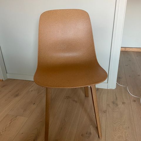 Reservert IKEA ODGER stol i kork-mønster