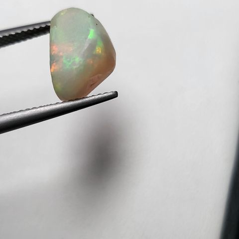 Natural Stor Opal Krystall som har 5CT