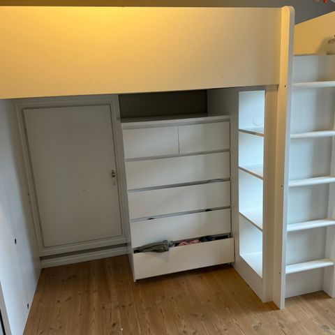 Småstad Loftseng 90x200 med skrivebord