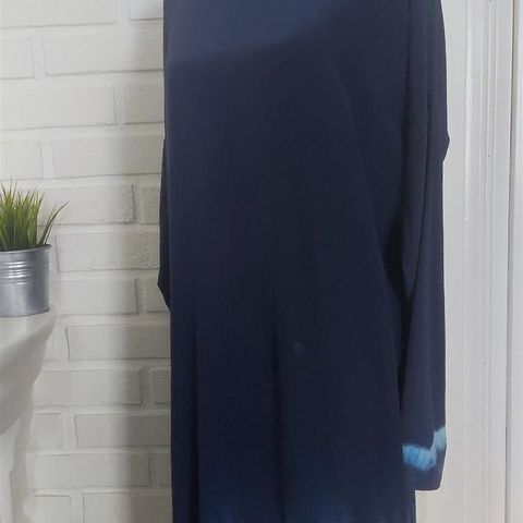 Nydelig SIX AMES kjole i 100 % silk. Str. M