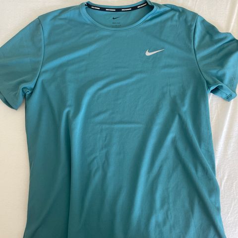 Nike trenings T-skjorte L