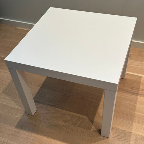 LACK sidebord i hvitt fra Ikea (55*55 cm)