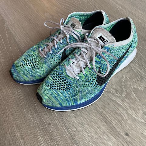 Nike Flyknit Racer str 43 (2par!)