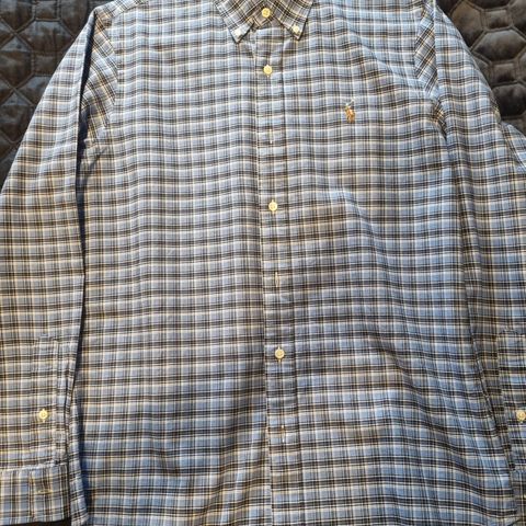 Polo Ralph Lauren skjorte tilsalgs. Classic fit. Str S