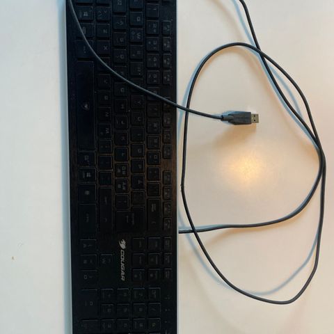 Tastatur med usb c ledning