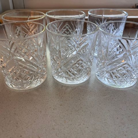 6 glass aldri brukt