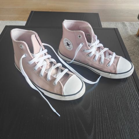 Rosa / beige Converse selges