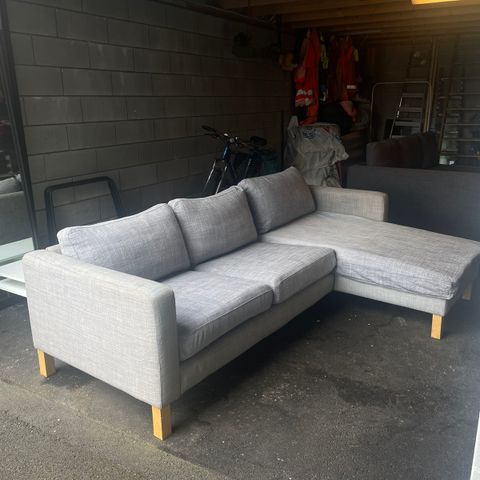 Grå moderne sofa