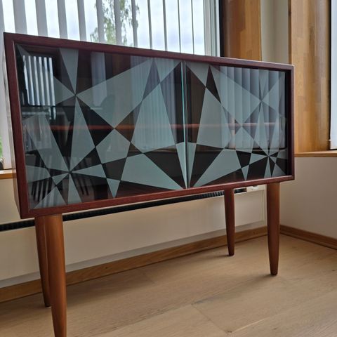 Retro Glass Skjenk/Reol i Teak- Design Torbjørn Afdal for Bruksbo