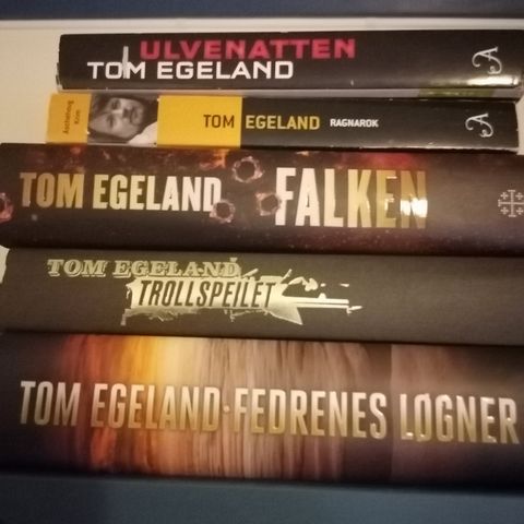 Tom Egeland bøker selges.