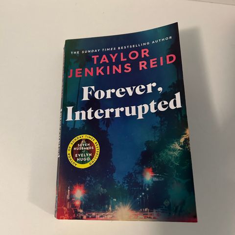 Engelsk bok: «Forever, Interrupted» av Taylor Jenkins Reid