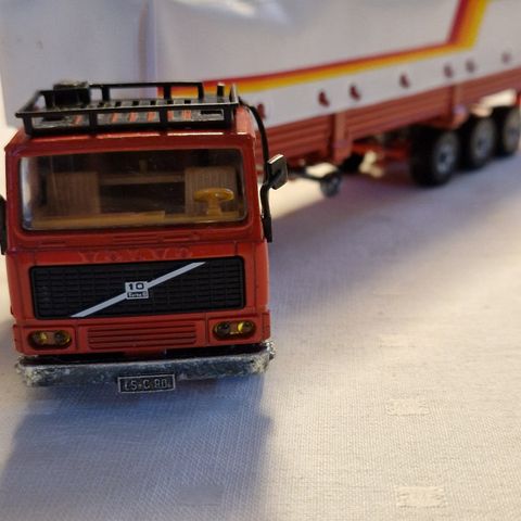 Siku - Volvo F10 turbo 6 - Sattelzug mit plane -die cast model