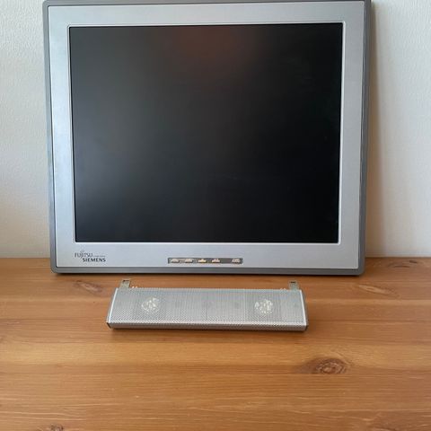 Lcd monitor 19`` fra Fujitsu  s7 og med originale høytalere.