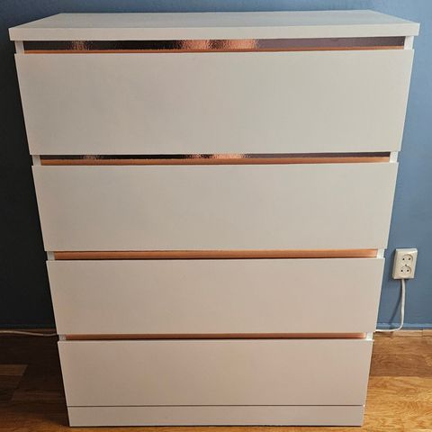 Hvit MALM kommode fra IKEA