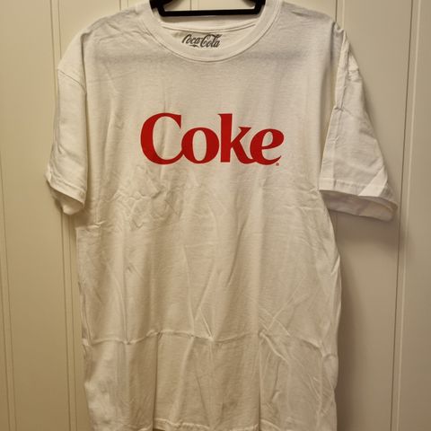 Ubrukt Coca Cola t-skjorte str. L