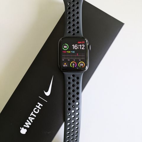 Apple Watch SE 44mm 4G(LTE) Nike edition