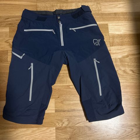 Norrøna Fjørå flex shorts.