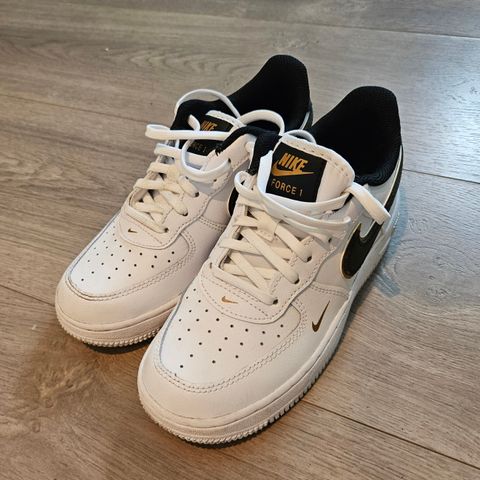 Nike Air Force 1 strl 32