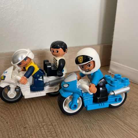 Duplo politi på motorsykkel